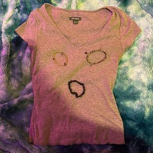 I’m selling a v neck shirt with three free bracelets